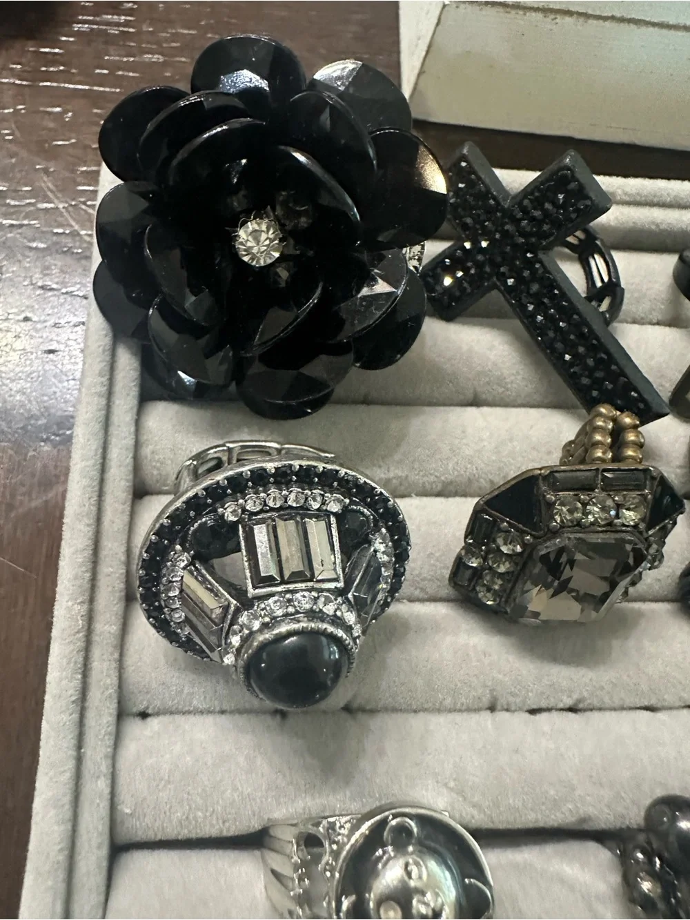 Vintage Lot of 8 Statement Rings | Adjustable Black, Rhinestone Costume Jewelry - Picture 5 of 8